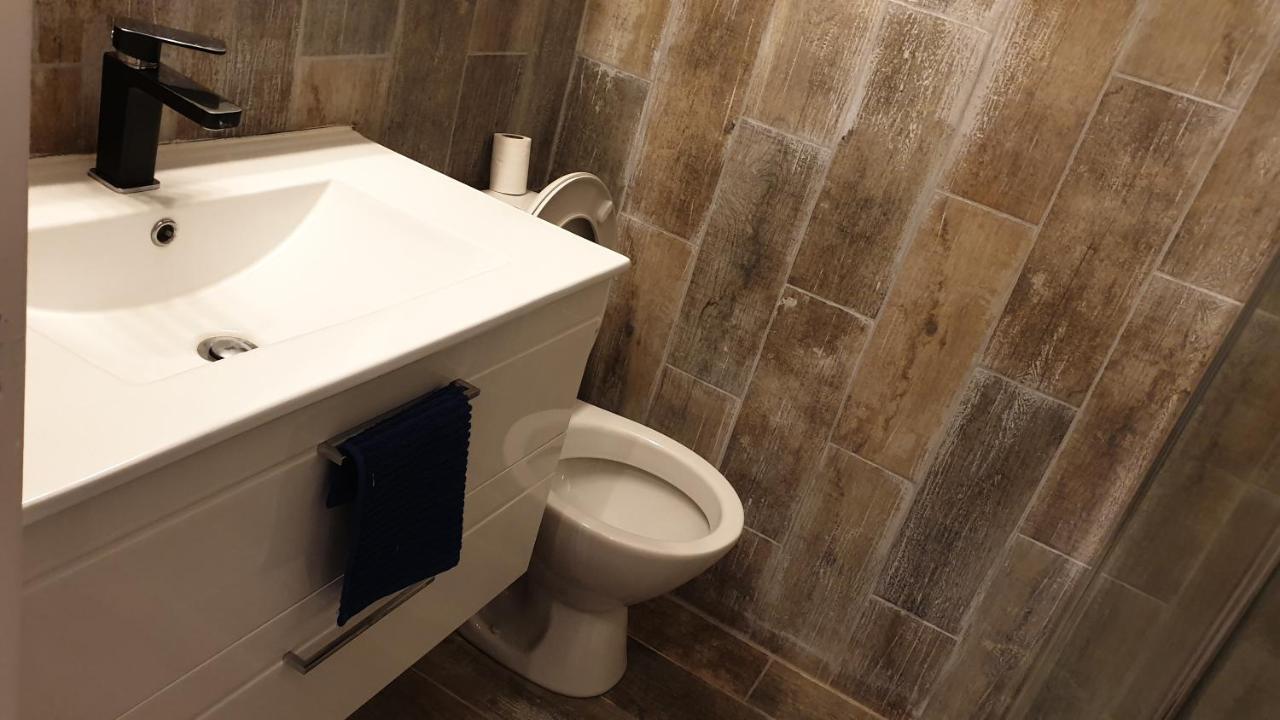 Locap Studio Apartment Agde Bagian luar foto